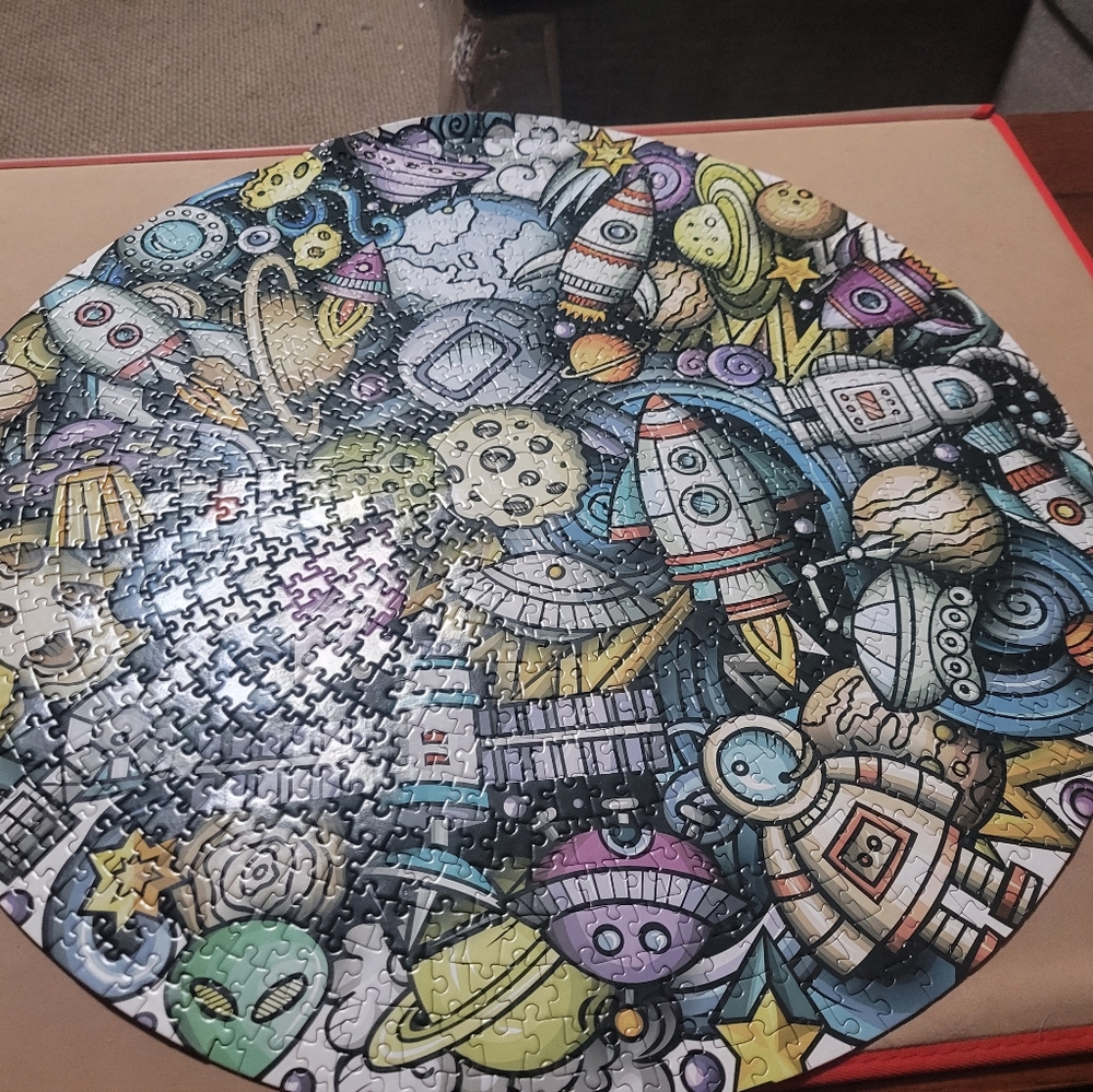 Max‎ Renard 1000 Piece Colorful Space-Themed Round Puzzle